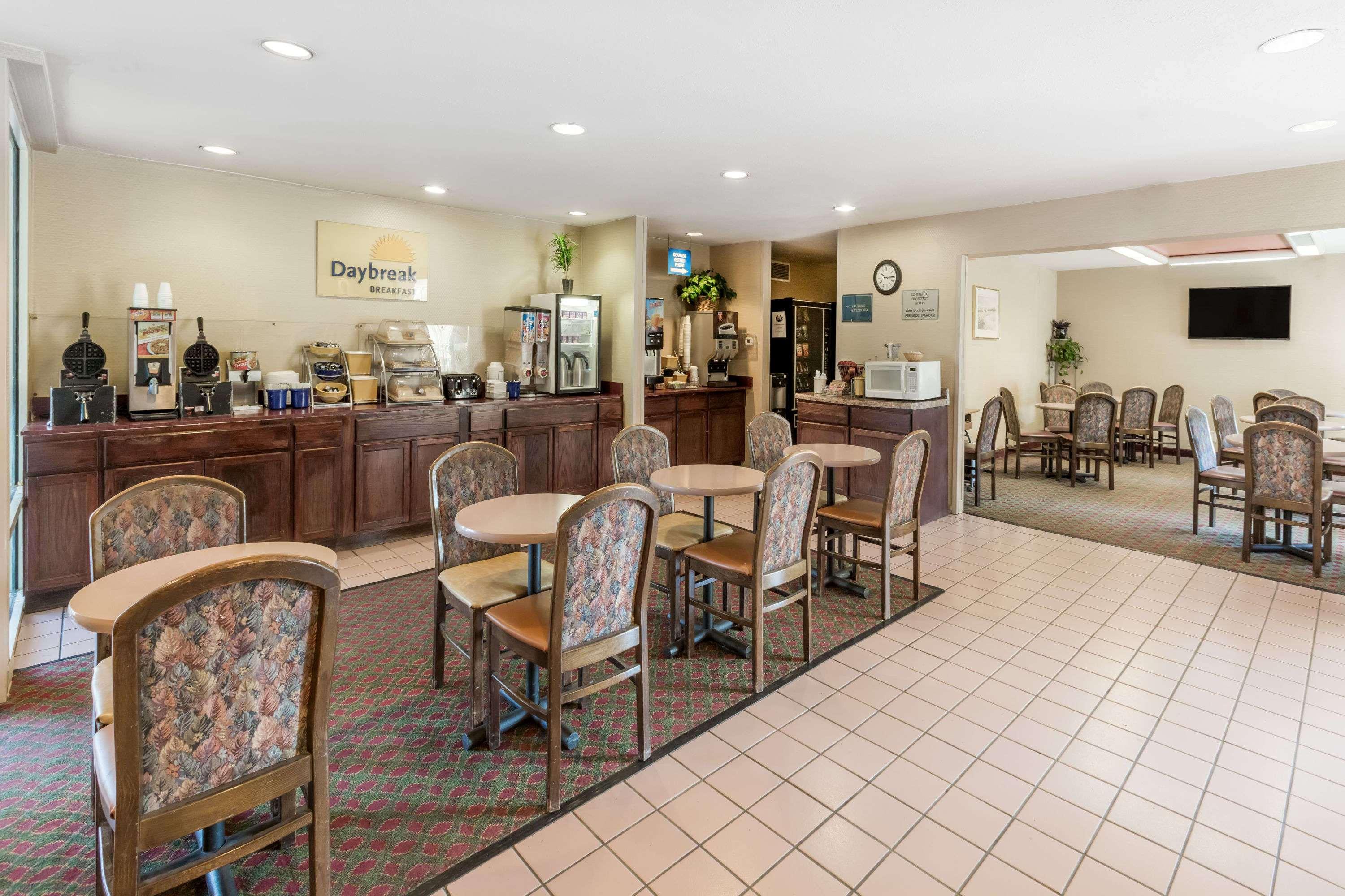 Days Inn By Wyndham West Des Moines - Clive Esterno foto