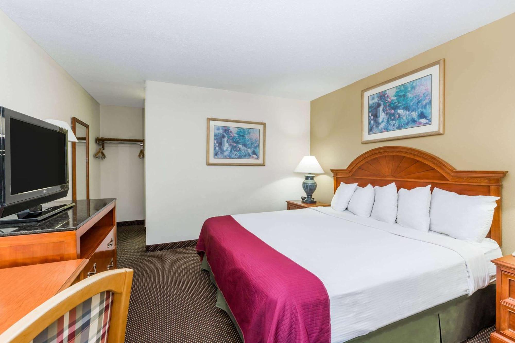 Days Inn By Wyndham West Des Moines - Clive Esterno foto