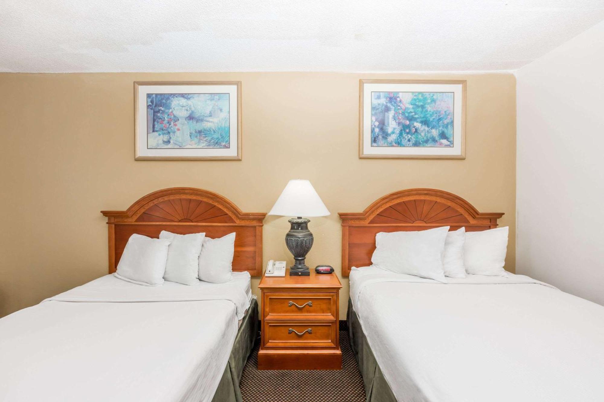 Days Inn By Wyndham West Des Moines - Clive Esterno foto