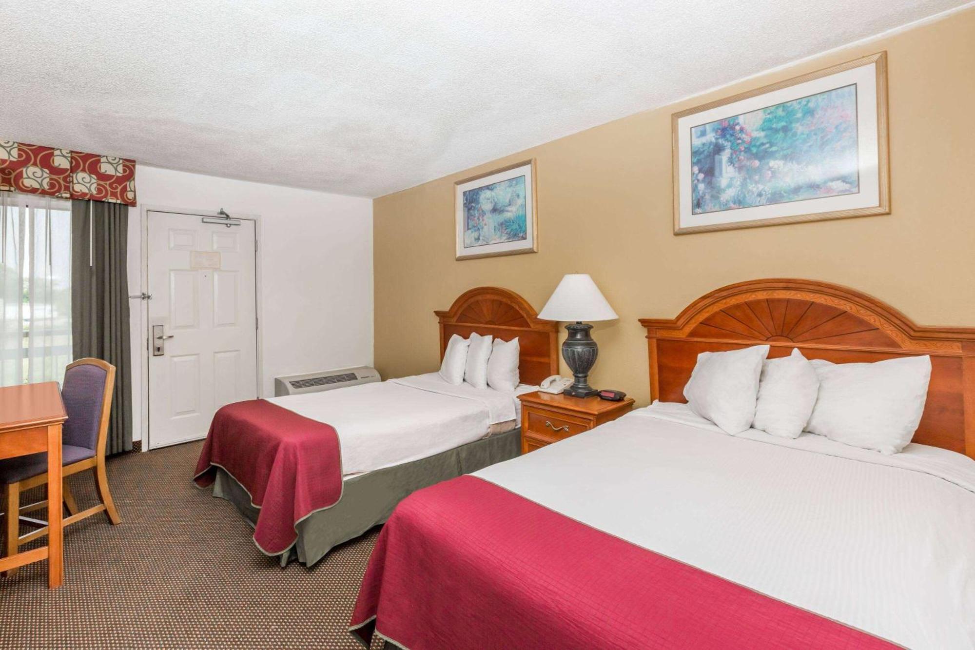 Days Inn By Wyndham West Des Moines - Clive Esterno foto