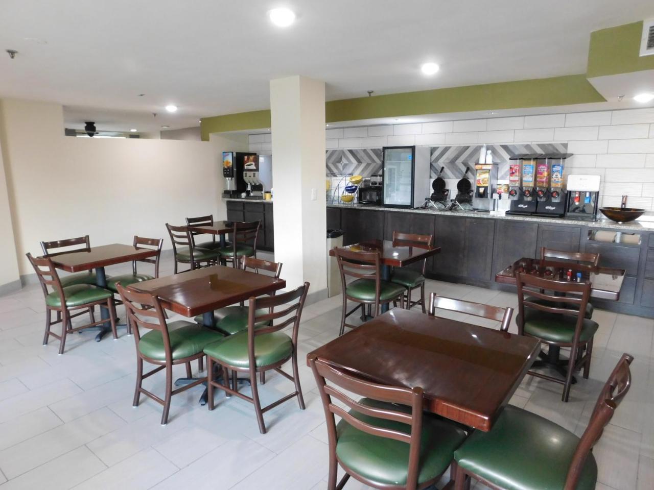 Days Inn By Wyndham West Des Moines - Clive Esterno foto